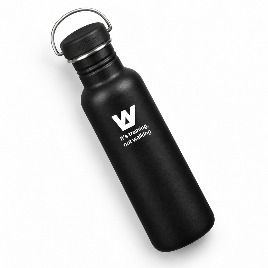 Botella negra WalkBCN de 800 ml. Imagen conceptual de la personalización.